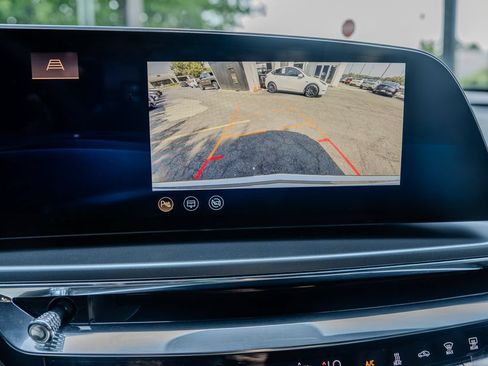 Used 2024 Cadillac Lyriq Tech RWD image 11