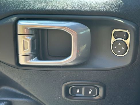 Used 2021 Jeep Wrangler Unlimited Sport AWD/4WD image 23