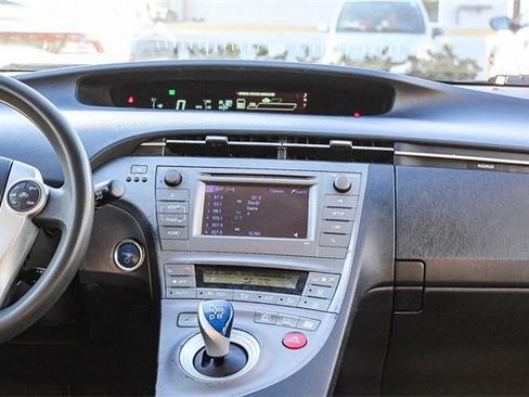 Used 2015 Toyota Prius Two image 19