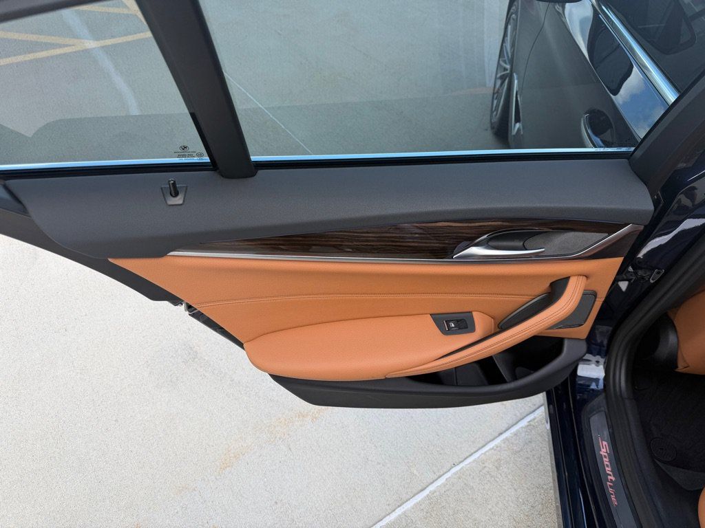Used 2018 BMW 540i xDrive AWD/4WD image 13