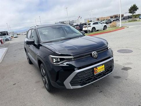 New 2025 Volkswagen Taos SE image 8