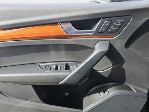 Used 2023 Audi Q5 2.0T Premium w/ Convenience Package image 22