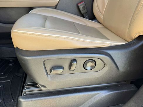 Used 2021 Chevrolet Tahoe Premier w/ Premium Package image 21