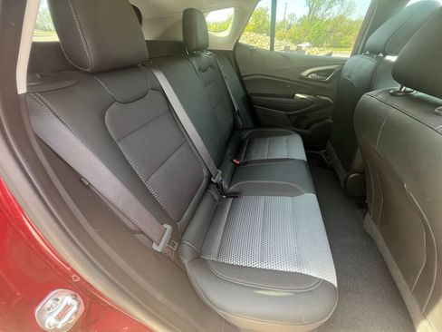 Used 2025 Chevrolet Trax LT image 37
