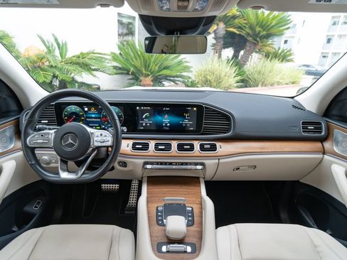 Used 2023 Mercedes-Benz GLS 450 4MATIC image 40