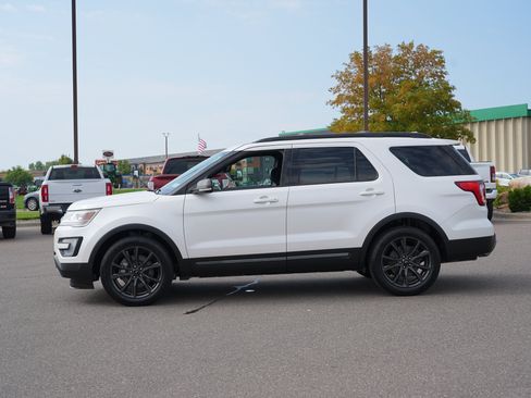 Used 2017 Ford Explorer XLT w/ Equipment Group 202A FWD image 6