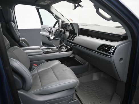 Used 2018 Lincoln Navigator Reserve w/ Technology Package image 24
