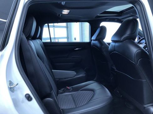 Used 2023 Toyota Highlander XSE FWD image 24