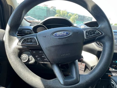 Used 2018 Ford Escape SE FWD image 16