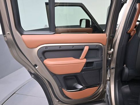 New 2026 Land Rover Defender 110 OCTA AWD/4WD image 18