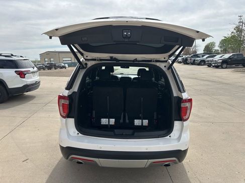 Used 2017 Ford Explorer XLT w/ Equipment Group 202A FWD image 20