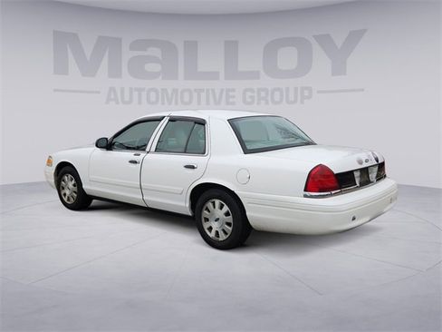 Used 2011 Ford Crown Victoria LX w/ Comfort Appearance Pkg image 4