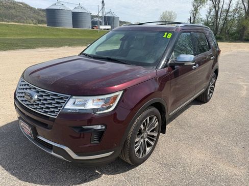Used 2018 Ford Explorer Platinum AWD/4WD image 2