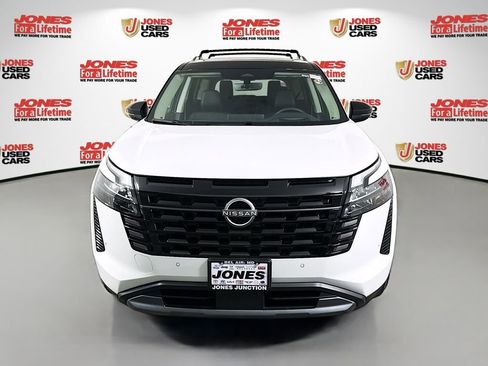 Certified 2026 Nissan Pathfinder Platinum w/ Lighting Package AWD/4WD image 13