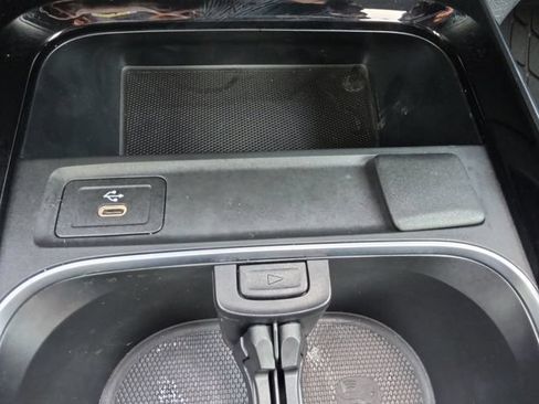 Used 2025 Mercedes-Benz GLB 250 image 6