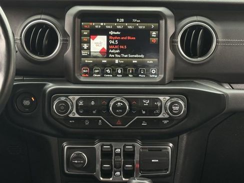 Used 2022 Jeep Gladiator Overland w/ Popular Equipment Package AWD/4WD image 17