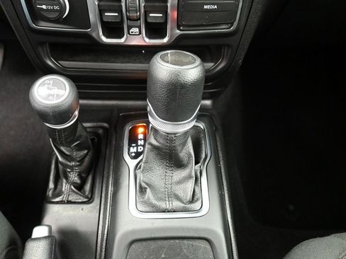 Used 2021 Jeep Wrangler Unlimited Sport S image 23