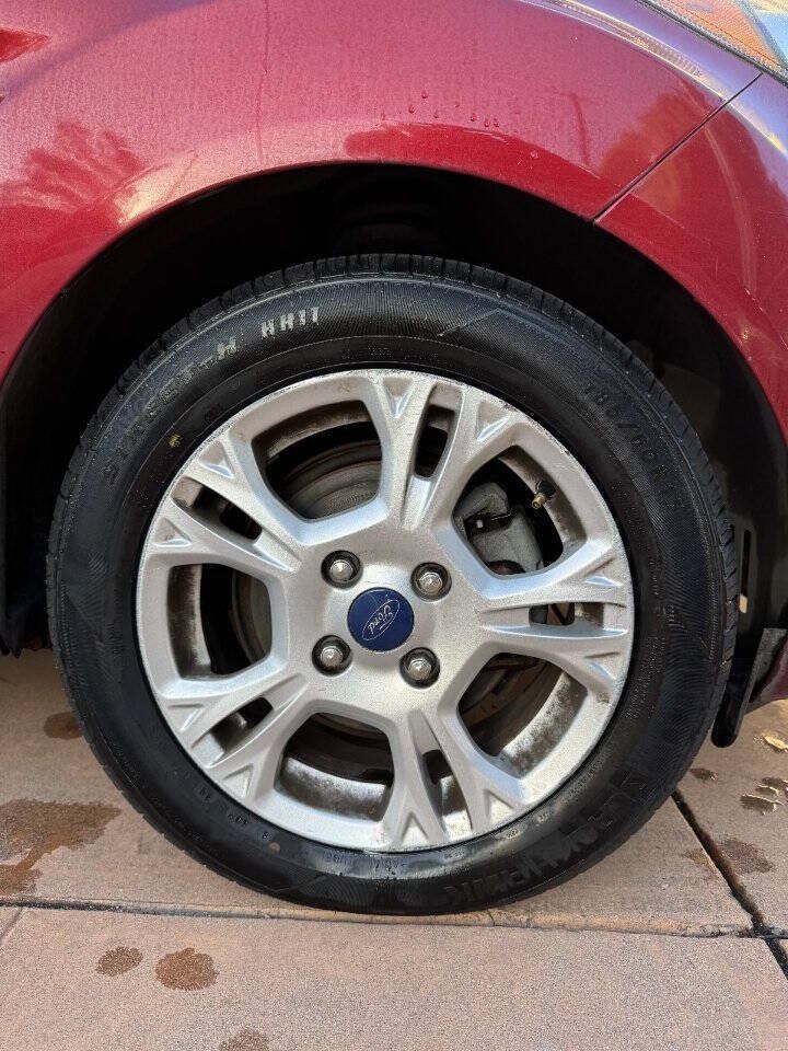 Used 2015 Ford Fiesta SE FWD image 28