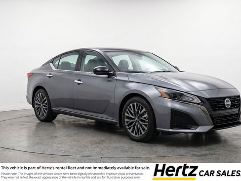 Used 2025 Nissan Altima 2.5 SV FWD image 1