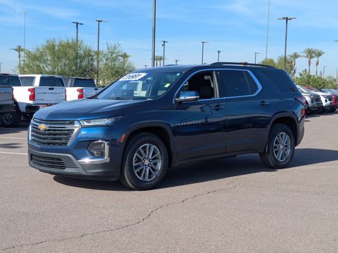 Certified 2023 Chevrolet Traverse LT image 2