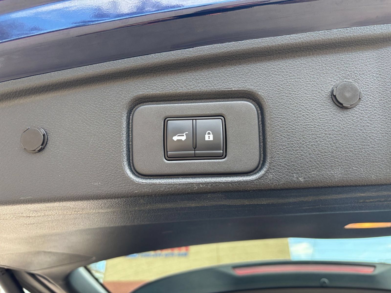 Used 2025 Nissan Pathfinder SV FWD image 22