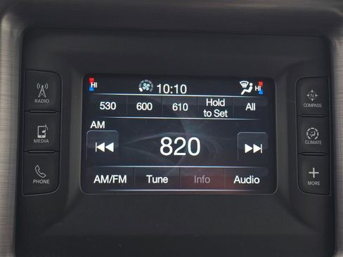 Used 2015 Dodge Challenger SXT image 24