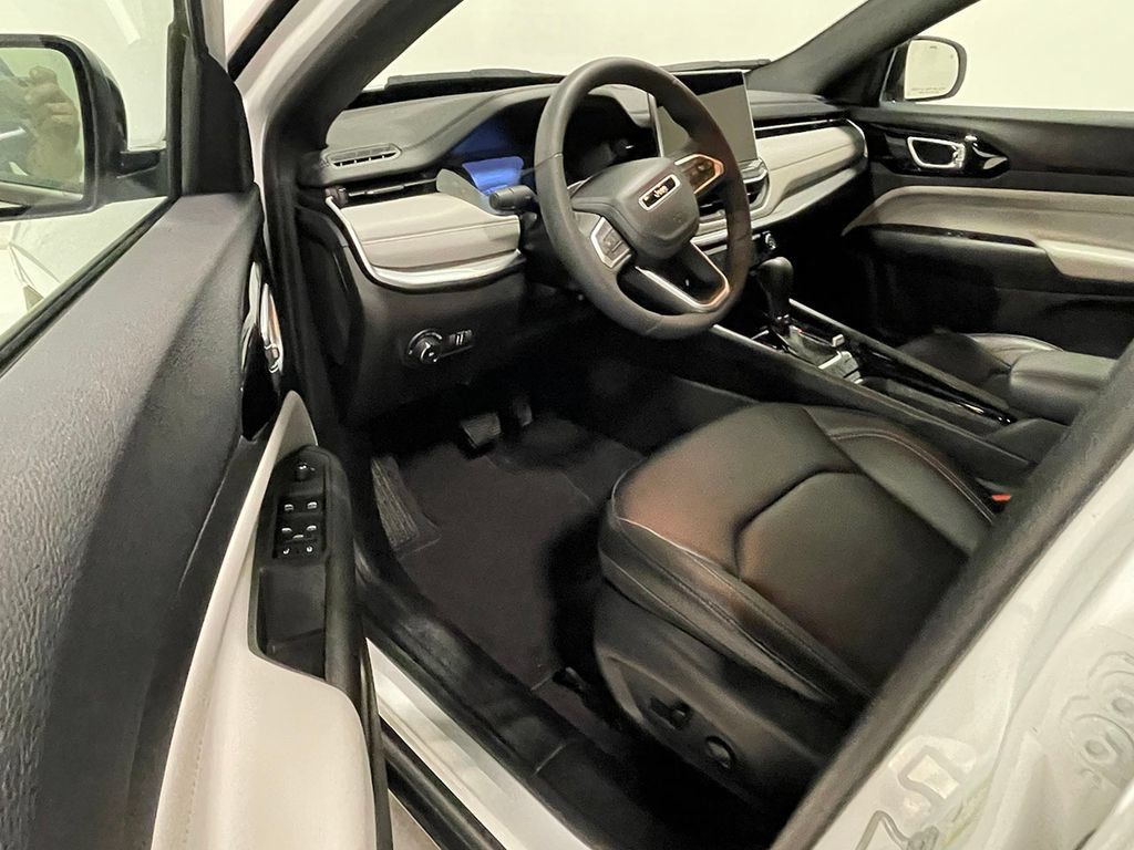 Used 2026 Jeep Compass Limited AWD/4WD image 18