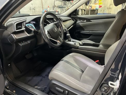 Used 2018 Honda Civic Touring image 10