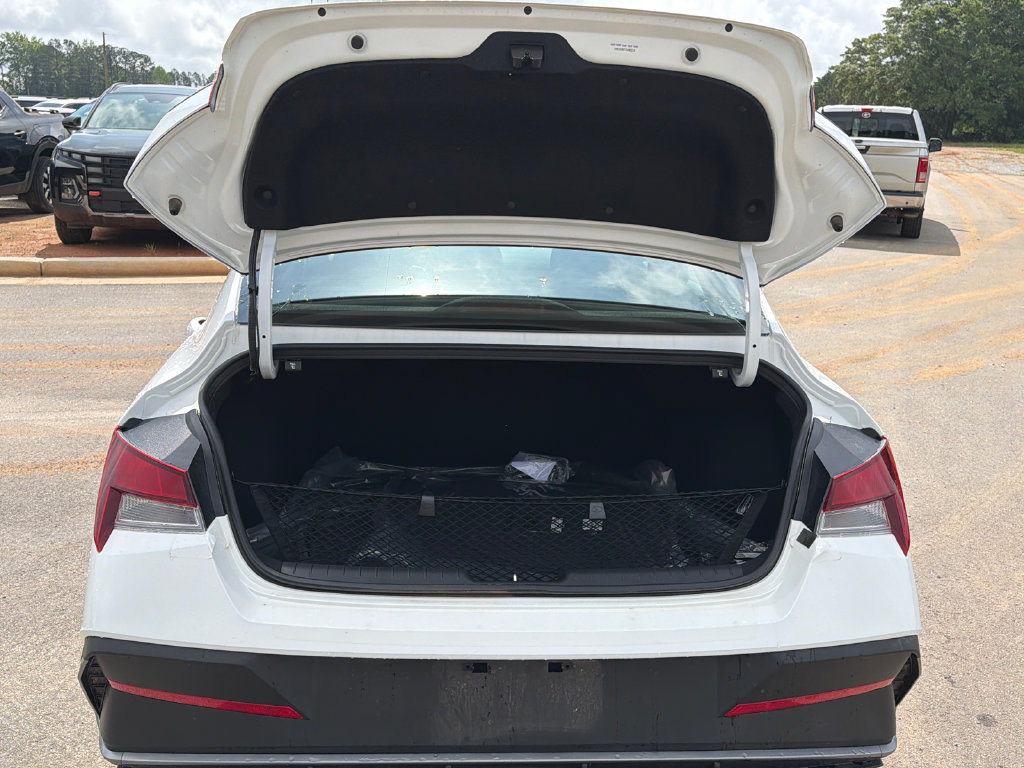 Used 2026 Hyundai Elantra Sport w/ Cargo Package FWD image 18