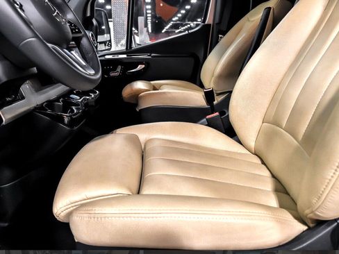 Used 2022 Mercedes-Benz Sprinter 3500 image 8