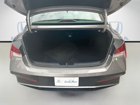 Used 2024 Hyundai Elantra SE FWD image 25