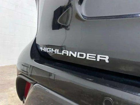 Used 2024 Toyota Highlander Limited AWD/4WD image 98