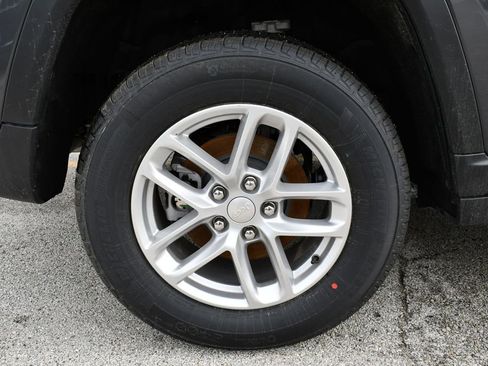 New 2026 Jeep Grand Cherokee Laredo AWD/4WD image 7
