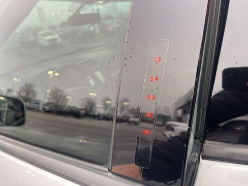 Certified 2018 Ford Explorer XLT w/ Equipment Group 202A image 19