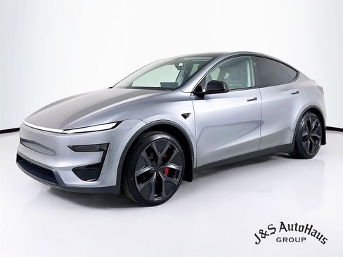 Used 2026 Tesla Model Y Performance image 3