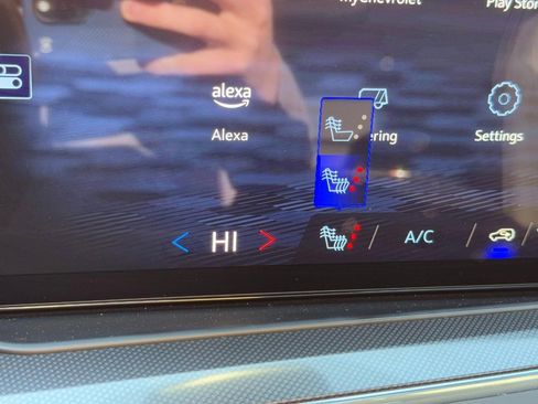 Used 2025 Chevrolet Suburban RST w/ Comfort Package image 21