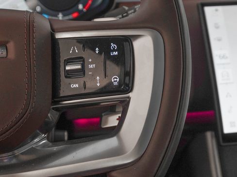 Used 2025 Land Rover Range Rover SE image 22