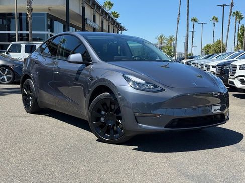Used 2022 Tesla Model Y Long Range AWD/4WD image 1