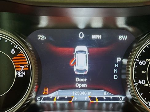 Used 2018 Jeep Cherokee Limited FWD image 18