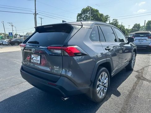 Used 2022 Toyota RAV4 XLE Premium AWD/4WD image 8