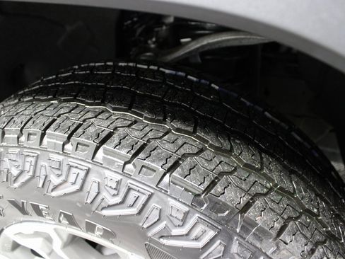 Used 2024 GMC Sierra 1500 SLT image 7