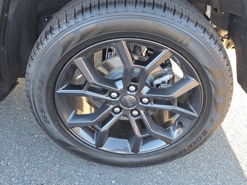 New 2025 Jeep Grand Cherokee Limited image 6