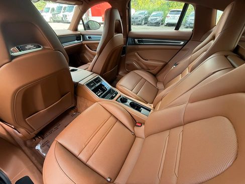 Used 2023 Porsche Panamera 4 Platinum Edition AWD/4WD image 31
