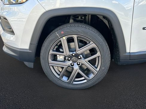 New 2026 Jeep Compass Latitude image 30