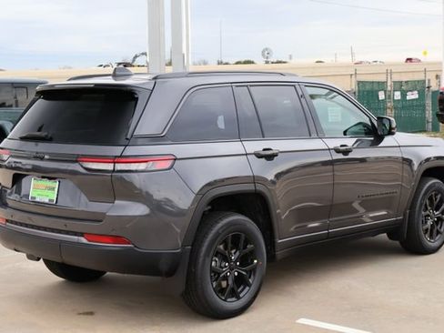 New 2026 Jeep Grand Cherokee Altitude image 7