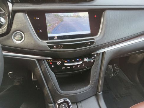 Used 2025 Cadillac XT5 Sportv w/ LPO, Red Accent Package image 17