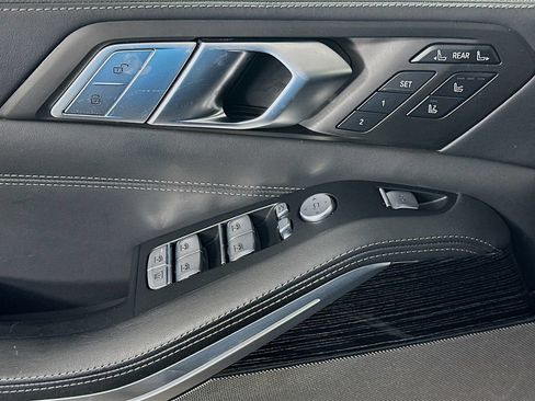 Used 2022 BMW X7 M50i w/ Dynamic Handling Package AWD/4WD image 18