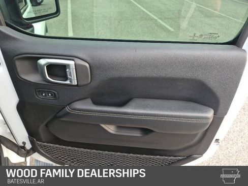 Used 2019 Jeep Wrangler Unlimited Sahara image 33