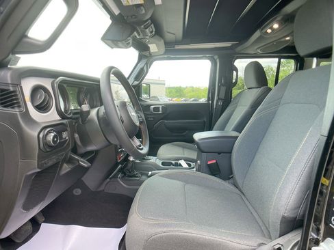 Used 2024 Jeep Wrangler Unlimited Sport AWD/4WD image 12