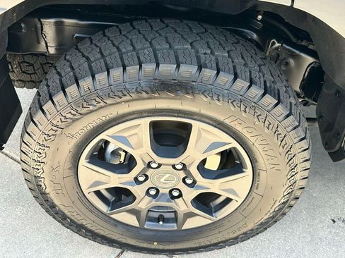 Used 2024 Lexus GX 550 image 27